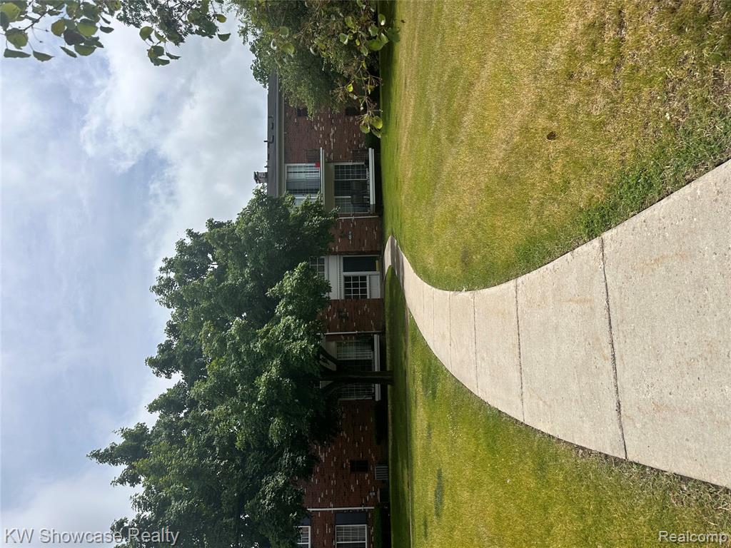 490 N Fox Hills Drive N, 2, Bloomfield Hills, MI 48304 — Photo 2