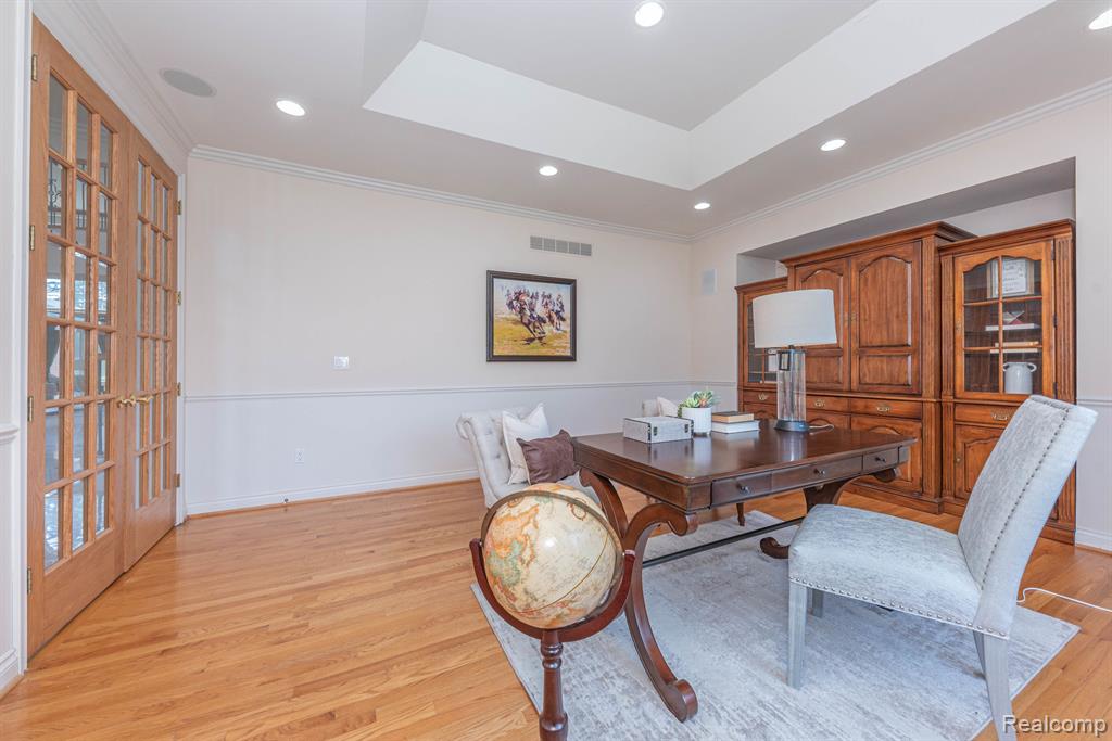 5003 HICKORY POINTE Drive, Orchard Lake Village, MI 48323 — Photo 13