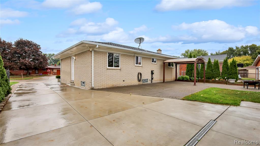 40444 Harmon Drive, Sterling Heights, MI 48310 — Photo 18