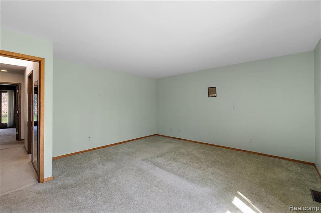 6145 BLUE BEECH Road, Rochester Hills, MI 48306 — Photo 43
