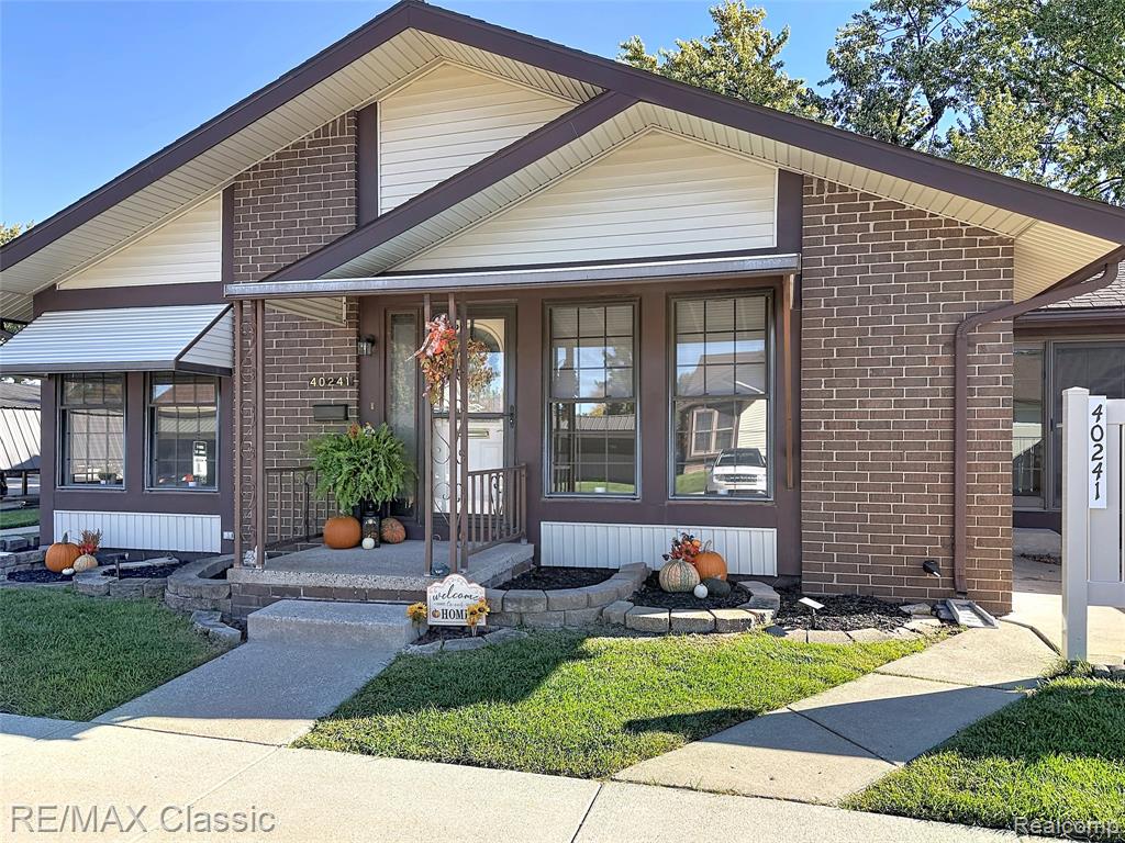 40241 Newport Drive, Plymouth, MI 48170