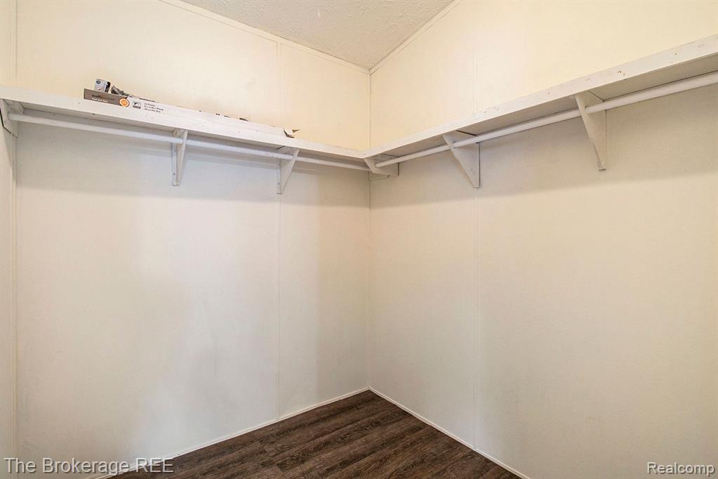 8448 Barkwood Circle, Fenton, MI 48430 — Photo 13