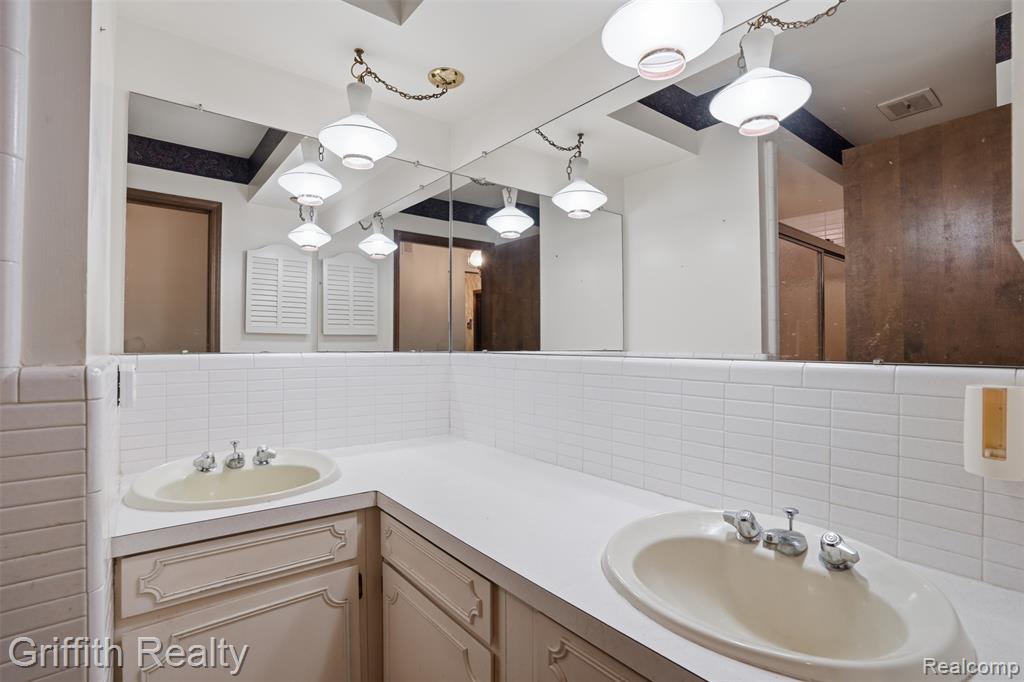 10646 Kenicott Trail, Brighton, MI 48114 — Photo 21