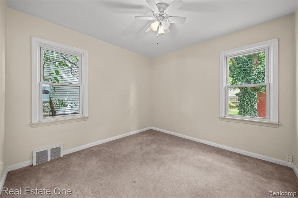 816 N Kenwood Avenue, Royal Oak, MI 48067 — Photo 20