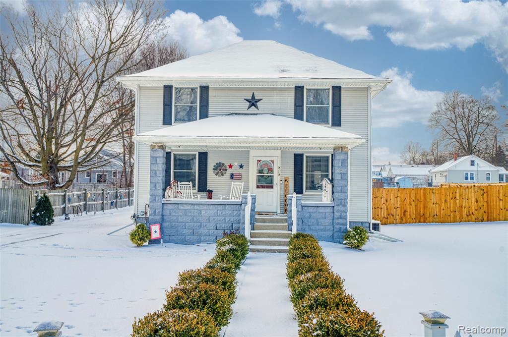 919 E Michigan Avenue, Grass Lake, MI 49240 — front exterior