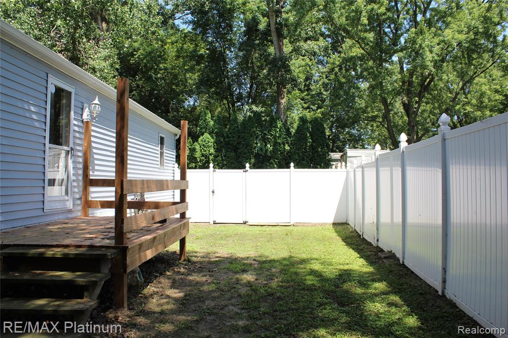5673 Chippewa Drive, Howell, MI 48843 — Photo 40