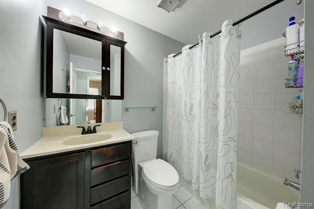 23535 N ROCKLEDGE, Novi, MI — Photo 18