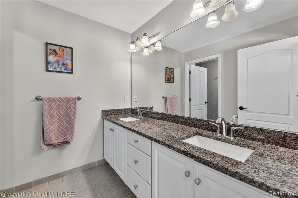45653 TOURNAMENT Drive N, Northville, MI 48168 — Photo 43