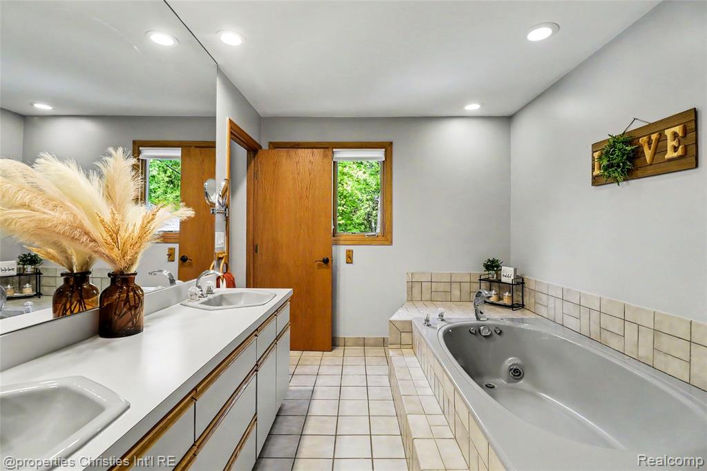 252 Granada Drive, White Lake, MI — Photo 23