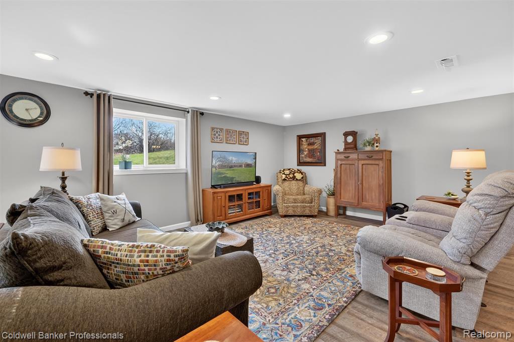 4380 Warwick Circle Drive, Grand Blanc, MI 48439 — Photo 27