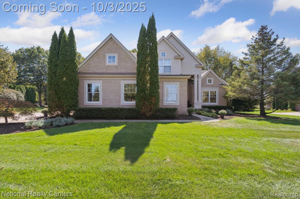489 Gleneagles, Highland, MI — front exterior