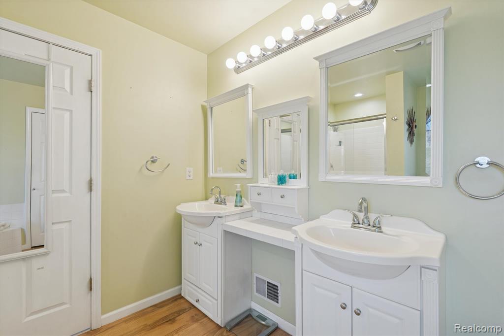 11051 Meadowview Drive, Goodrich Vlg, MI — Photo 30