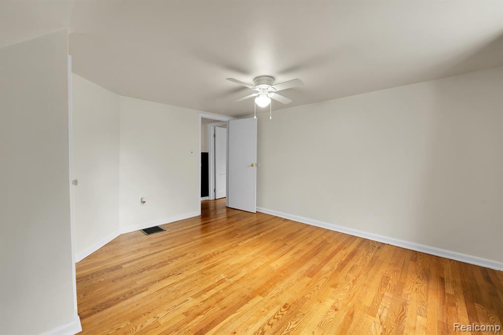 4901 HARDING Street, Dearborn Heights, MI 48125 — Photo 20