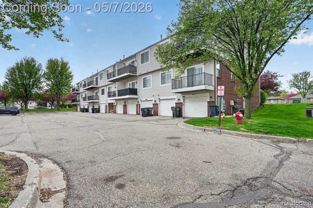 43027 Strand Drive, Sterling Heights, MI 48313 — Photo 33