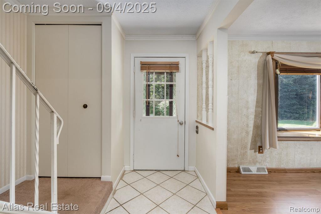 8557 Henderson Road, Goodrich Vlg, MI — Photo 17