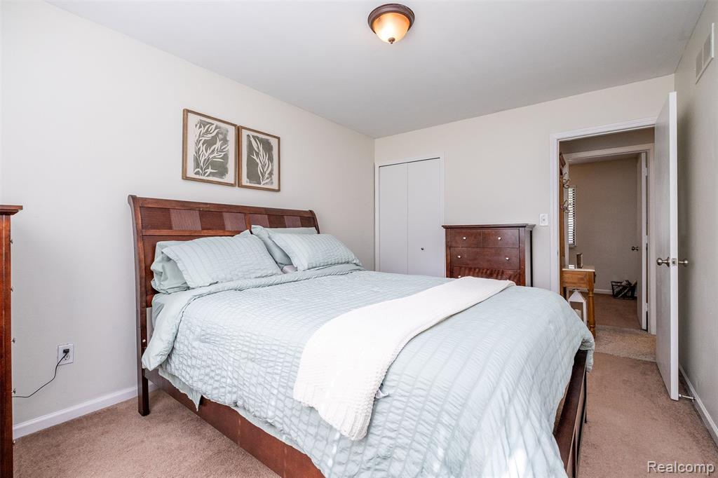 5720 Berkley Drive, Waterford, MI 48327 — Photo 18