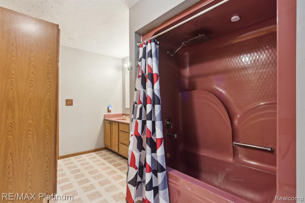 7366 W ALLEN Road, Fowlerville, MI 48836 — Photo 22