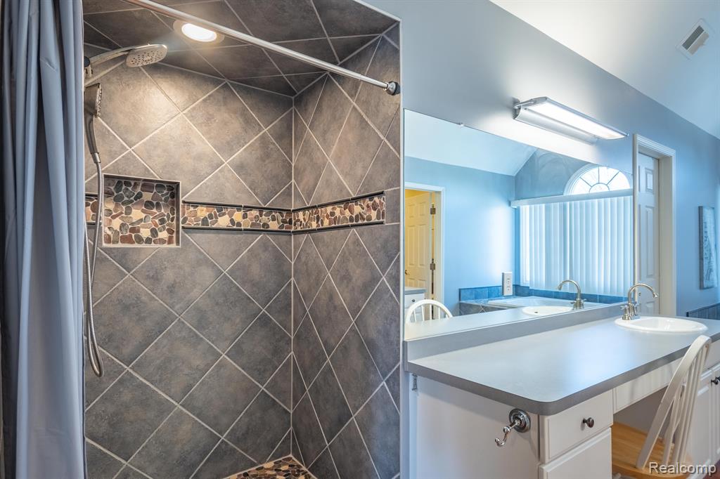 49035 QUAIL RUN Drive S, Plymouth, MI 48170 — Photo 33