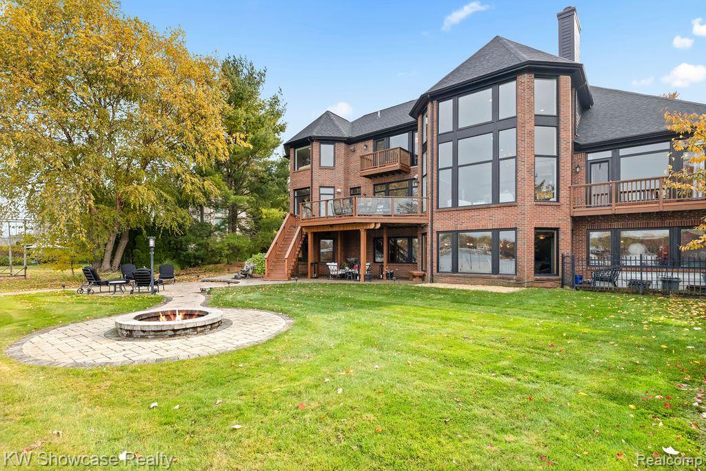 8579 PINE COVE Drive, Commerce Twp, MI 48382 — Photo 9