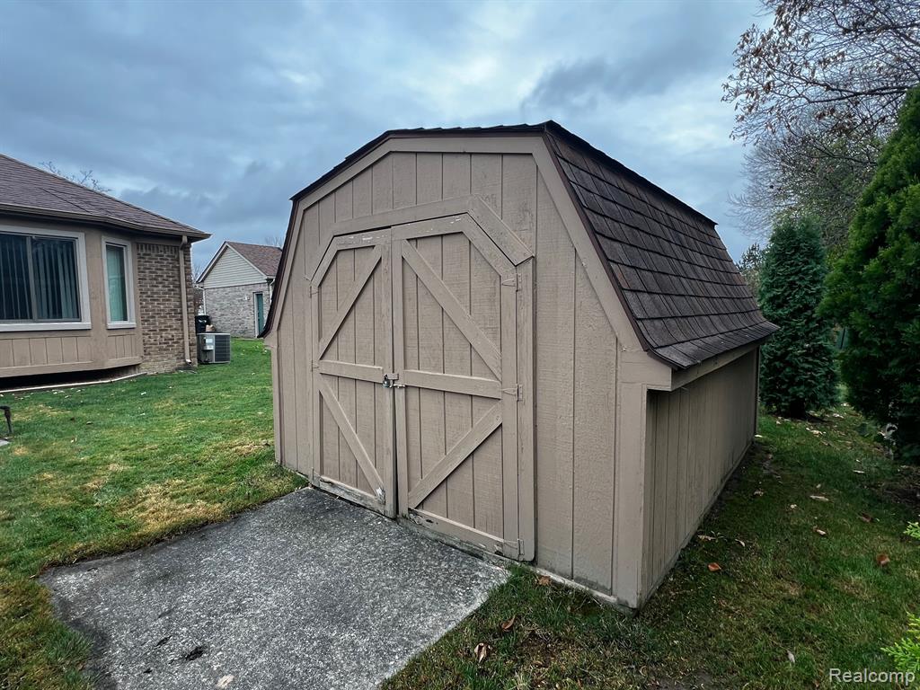 40363 DENBIGH Drive, Sterling Heights, MI 48310 — Photo 9