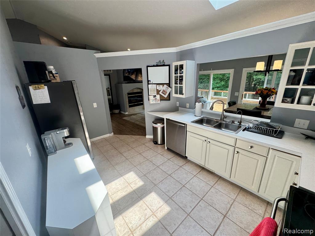 513 River Ridge Drive, Waterford, MI 48327 — Photo 17