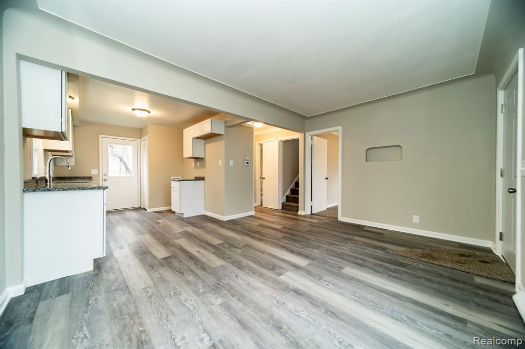 634 W HARWOOD Avenue, Madison Heights, MI 48071 — Photo 6