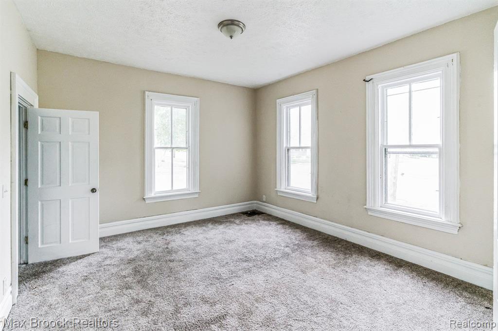 702 S BARNES Street, Mason, MI 48854 — Photo 7