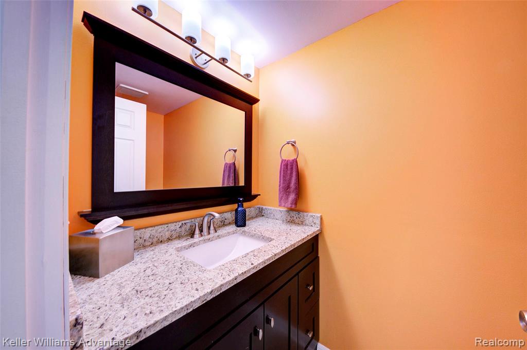 446 Oakgrove Court, Clawson, MI — Photo 13
