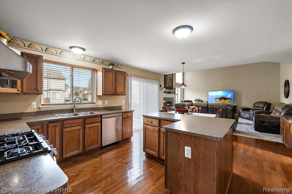 6367 Florence Lane, Belleville, MI 48111 — Photo 28