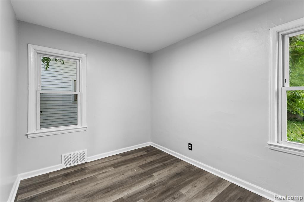 929 White Avenue, Lincoln Park, MI 48146 — Photo 15