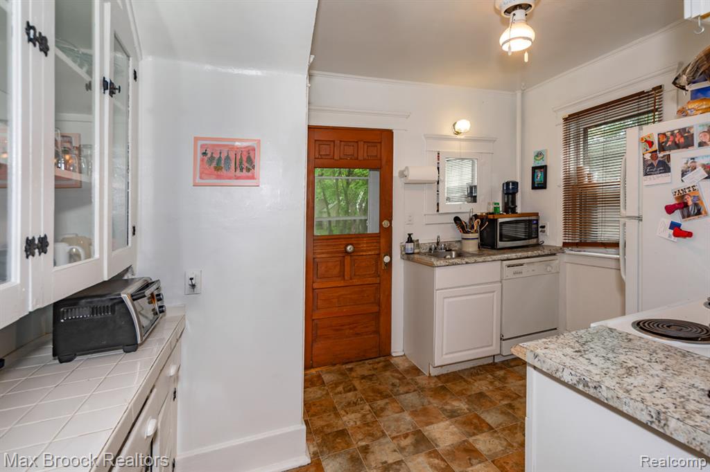 464 E CAMBOURNE Street, Ferndale, MI 48220 — Photo 11