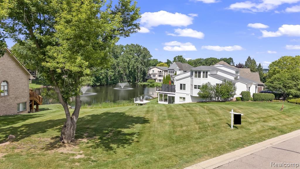 1062 FOREST BAY Drive, Waterford, MI 48328 — Photo 10