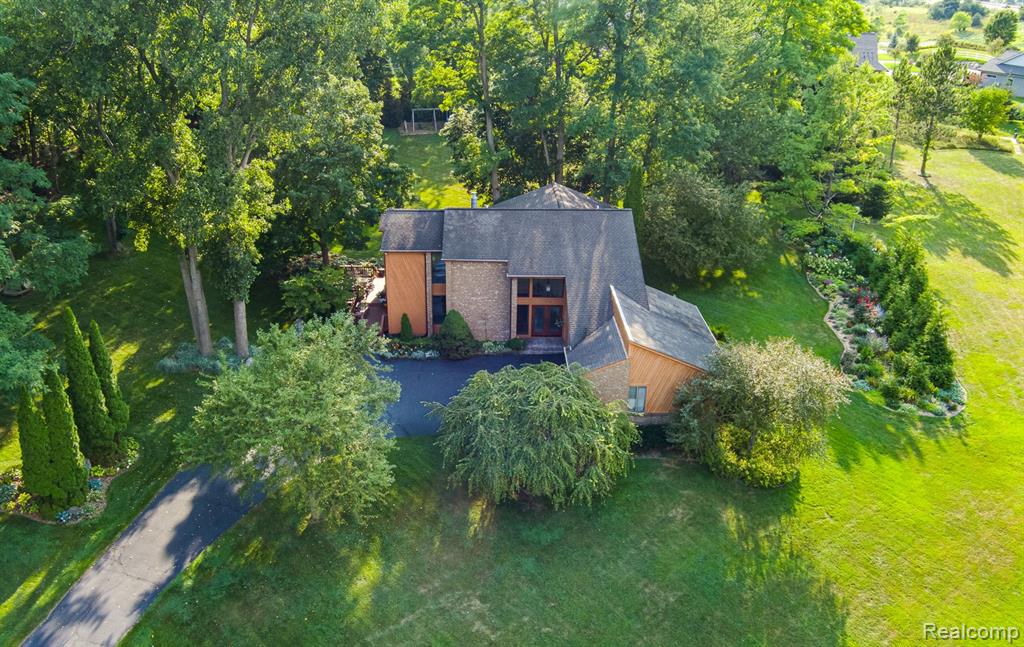 7880 Deerhill Drive, Clarkston, MI