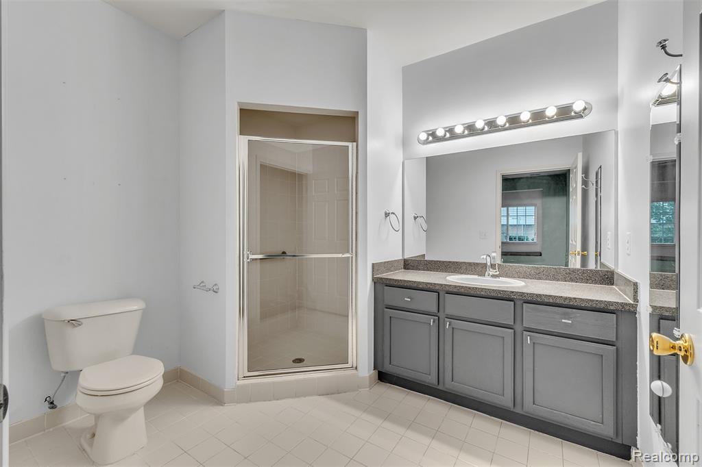 5589 TWIN OAKS Drive, Sterling Heights, MI 48314 — Photo 25