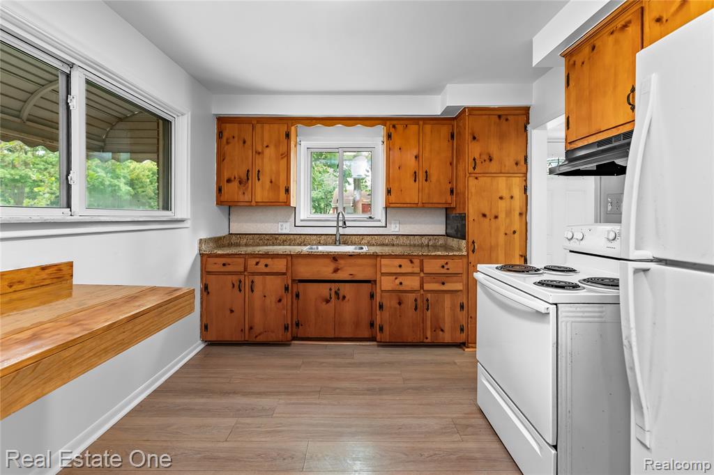 4718 Roosevelt Boulevard, Dearborn Heights, MI 48125 — Photo 6