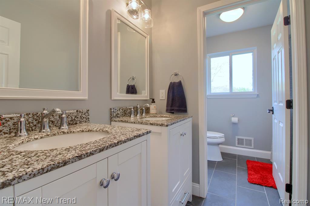 9457 DALEVIEW Drive, South Lyon, MI 48178 — Photo 28