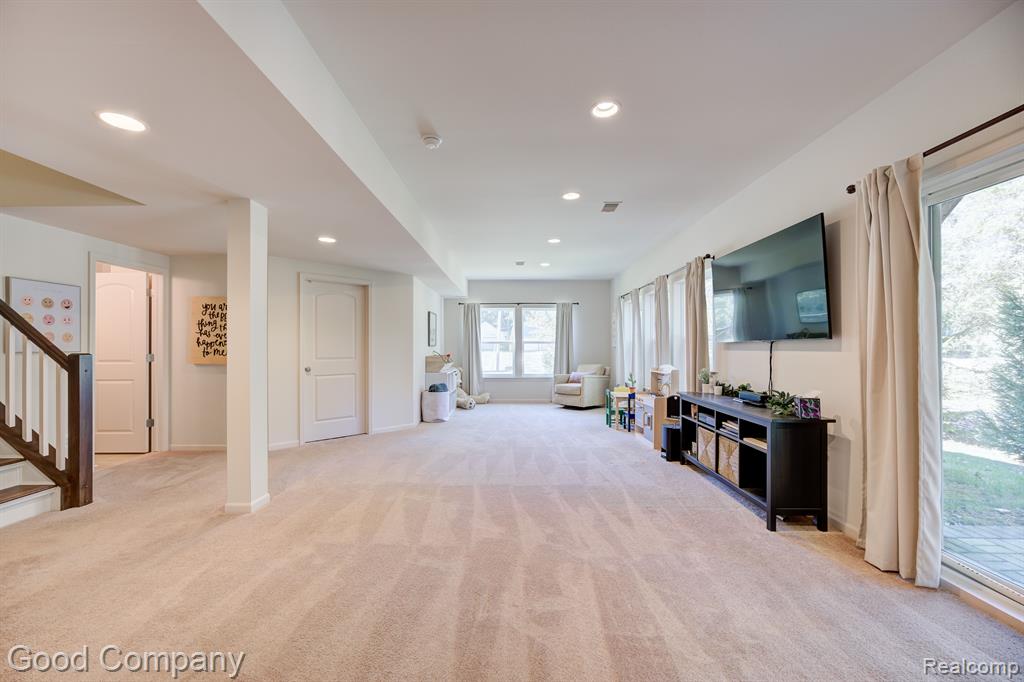 907 RIVERSTONE Court, Milford, MI 48381 — Photo 56