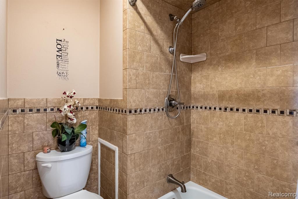 3 BLAIR Lane, Dearborn, MI 48120 — Photo 9