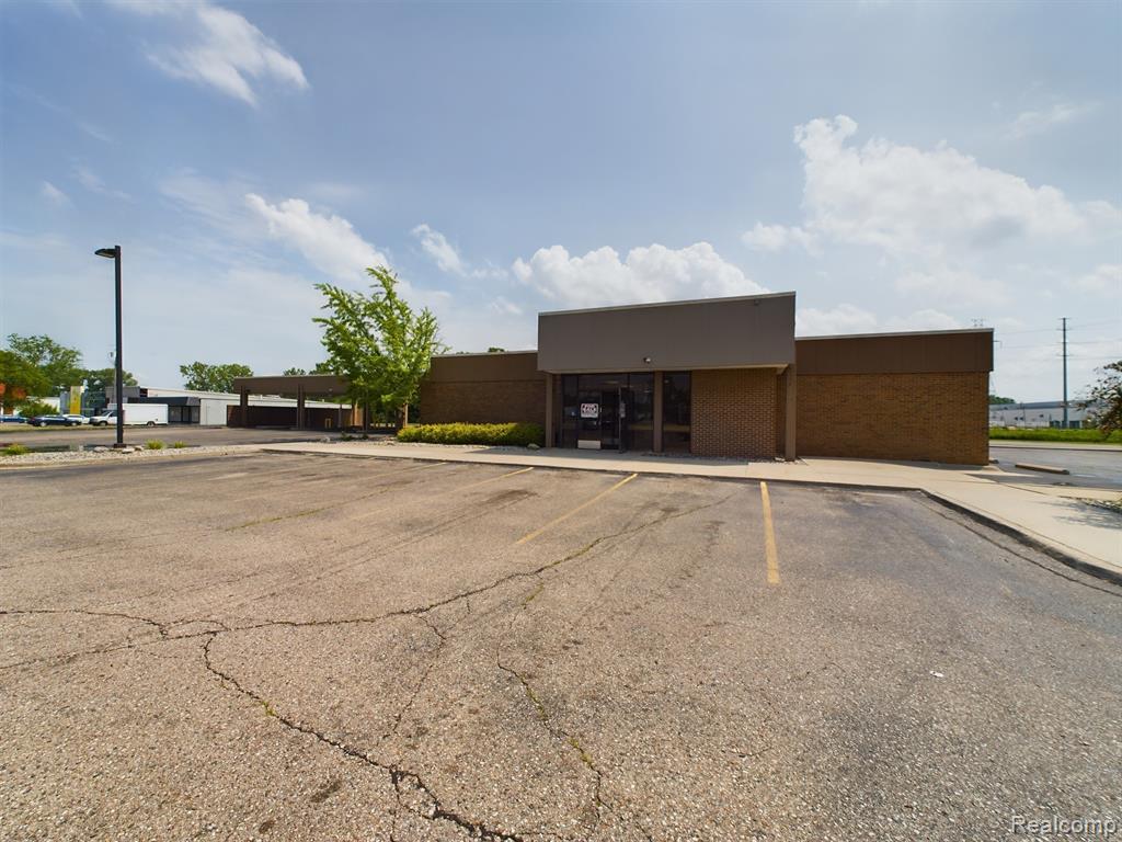 4154 DAVISON Road, Burton, MI 48509
