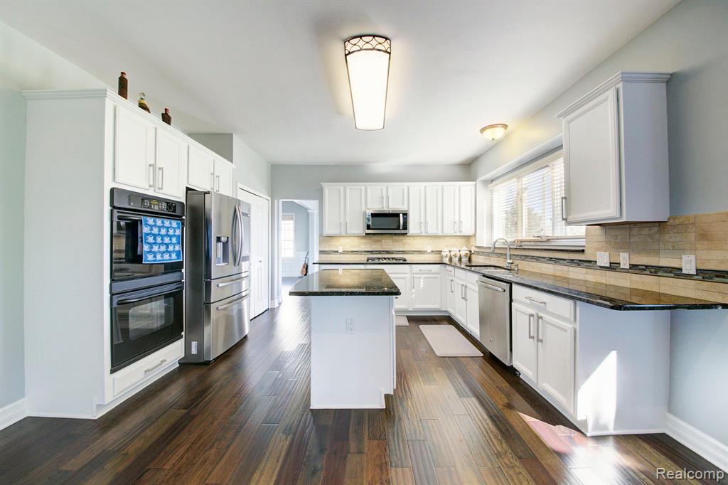 49169 Founders Court, Canton, MI 48187 — Photo 14