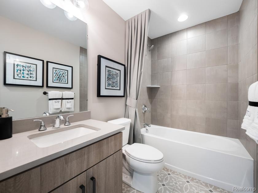 7647 Larchwood Drive, West Bloomfield, MI — Photo 14