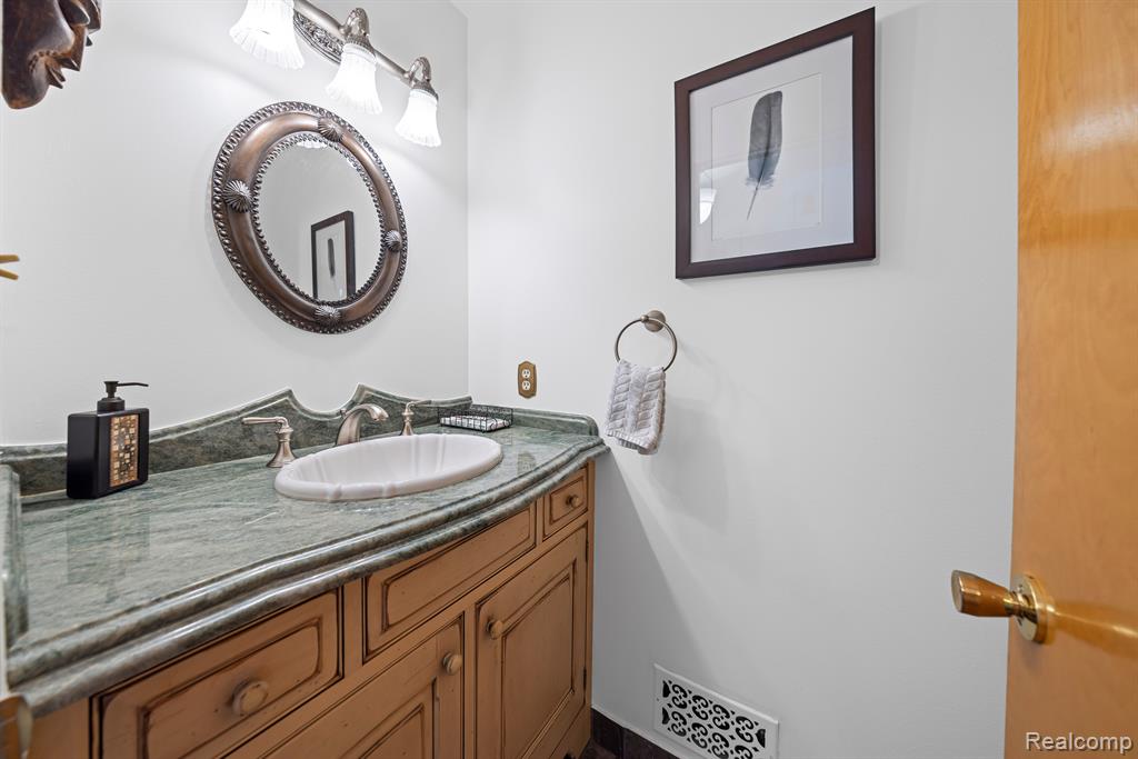 917 HUMPHREY Avenue, Birmingham, MI 48009 — Photo 15