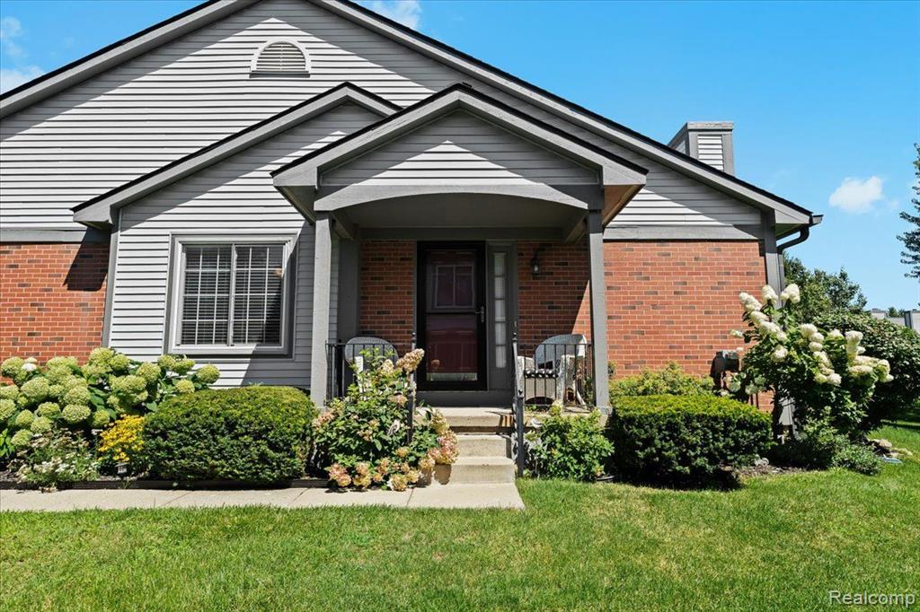 456 WINWOOD Circle, Walled Lake, MI 48390 — Photo 6