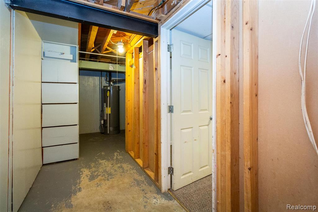 8235 Mackay Court, Utica, MI 48317 — Photo 27