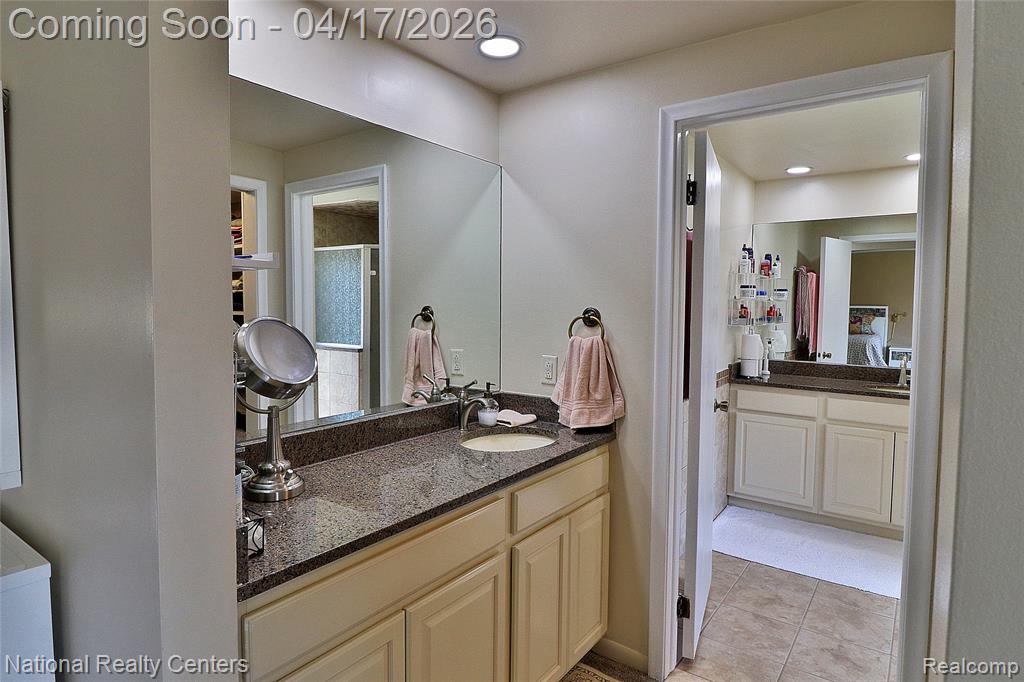 7309 Creek View Circle, West Bloomfield, MI — Photo 22