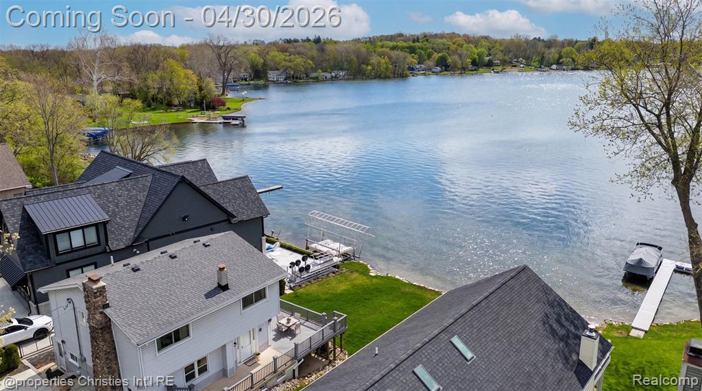 11417 N Shore Drive, Whitmore Lake, MI 48189 — front exterior
