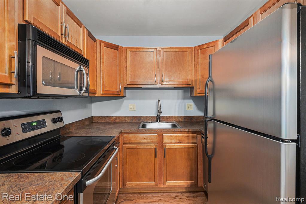 2420 Parmenter Boulevard, Royal Oak, MI, 48073