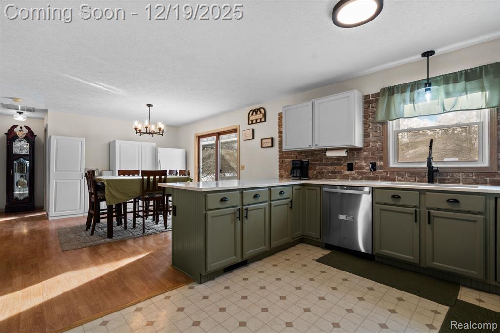 7097 Chase Lake Road W, Fowlerville, MI 48836 — Photo 9