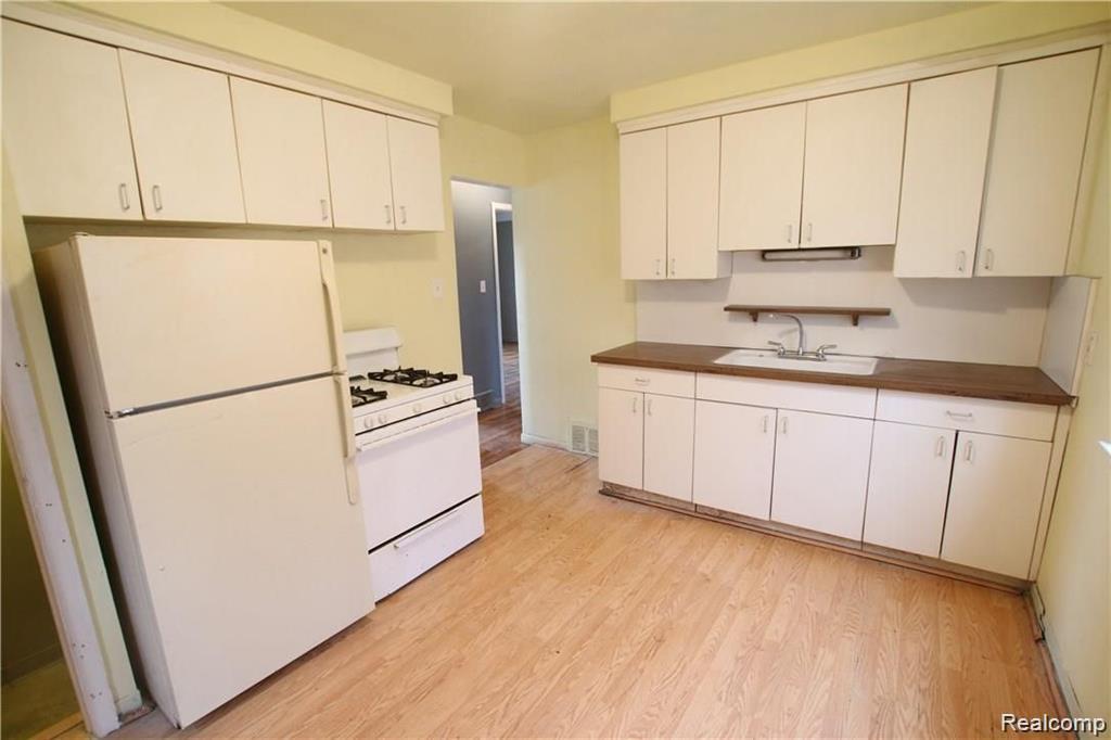 15890 W Parkway Street - Photo 3