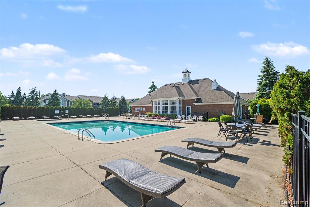16339 Chatham Drive, Macomb, MI 48044 — Photo 25
